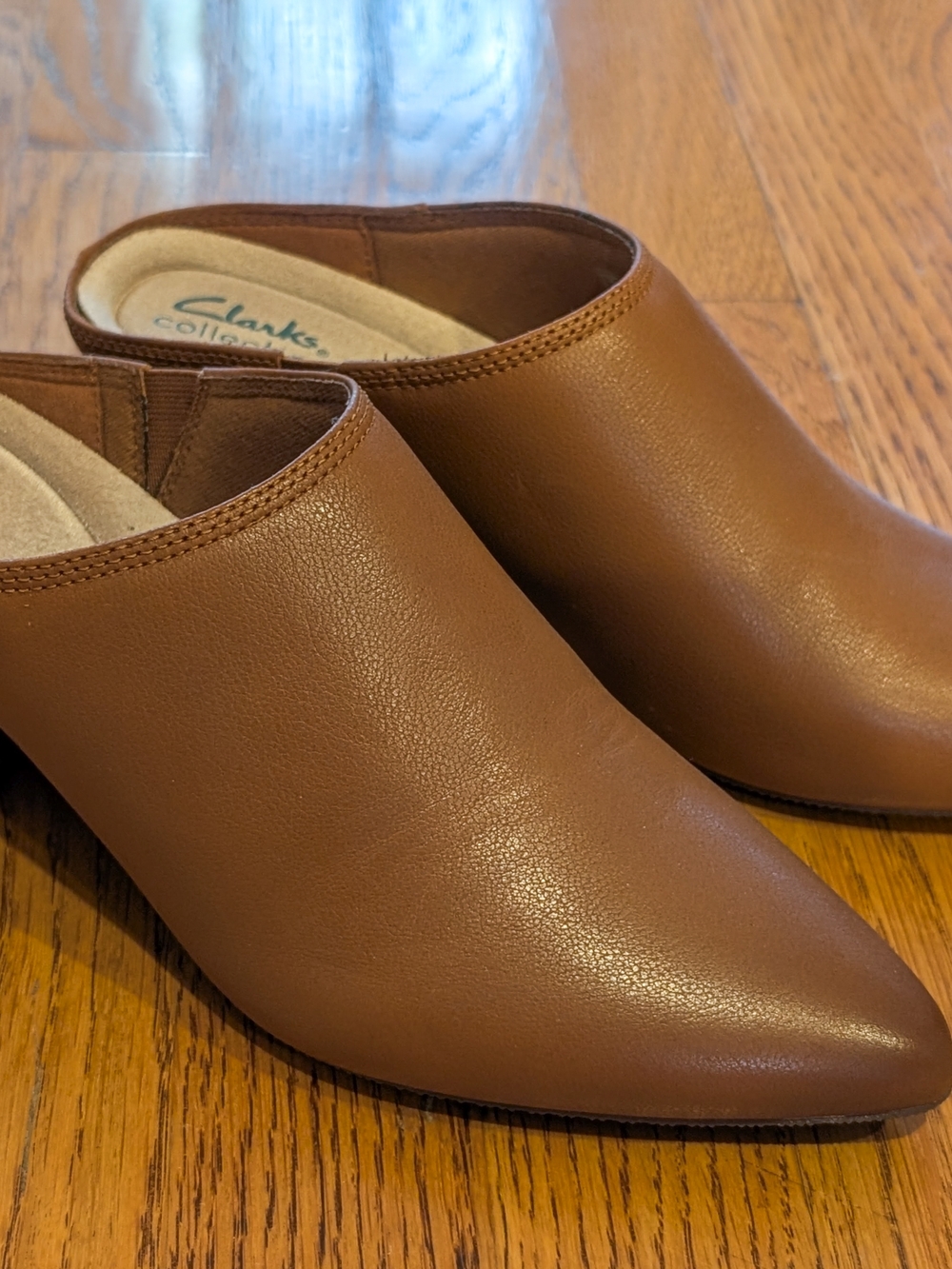 (NEW) Clarks Women's Collection Ellanie Pace, Leather Slip-On